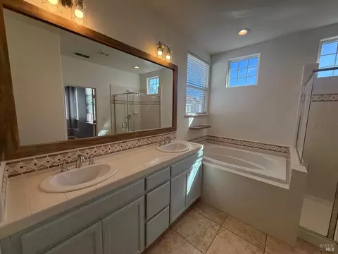 Bath - 130 Refosco Ct, Vacaville, CA 95687 photo 3 of 4