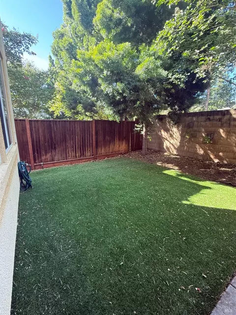Exterior - 130 Refosco Ct, Vacaville, CA 95687 photo 5 of 7