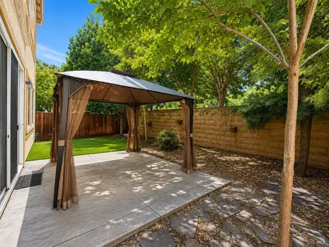 Exterior - 130 Refosco Ct, Vacaville, CA 95687 photo 2 of 7
