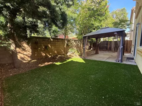 Exterior - 130 Refosco Ct, Vacaville, CA 95687 photo 6 of 7