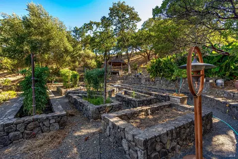 Exterior - 2900 Spring Mountain Rd, Saint Helena, CA 94574 photo 7 of 12