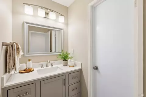 Bath - 147-149 Filbert Ave, Sausalito, CA 94965 photo 2 of 3