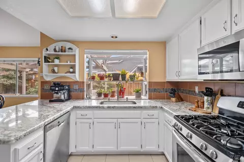 Kitchen - 356 Wilson Ln, Windsor, CA 95492 photo 3 of 3