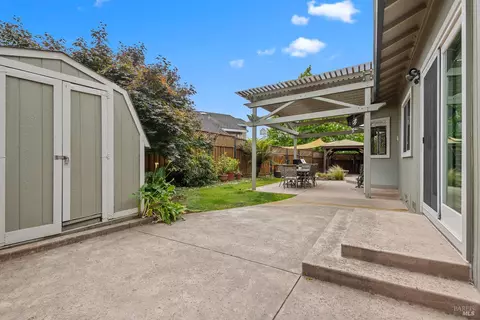 Exterior - 356 Wilson Ln, Windsor, CA 95492 photo 8 of 10