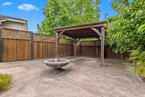 Exterior - 356 Wilson Ln, Windsor, CA 95492 photo 5 of 10