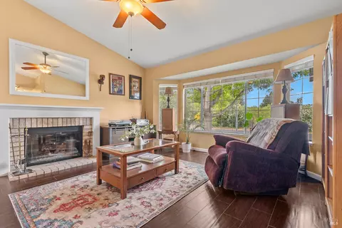 Living - 356 Wilson Ln, Windsor, CA 95492 photo 2 of 4