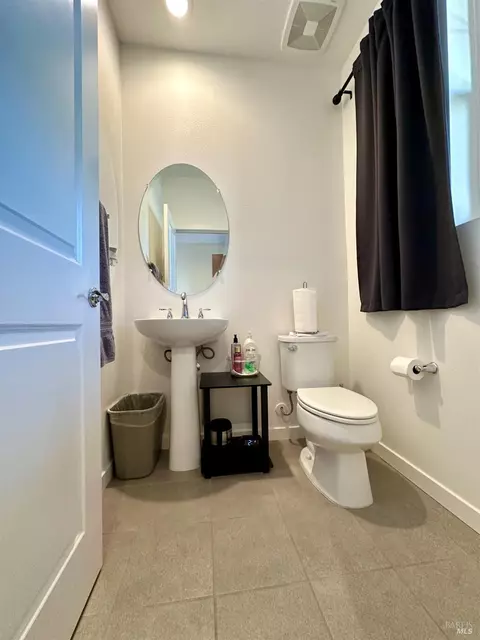 Bath - 1401 Jamboree Dr, Fairfield, CA 94533 photo 6 of 6