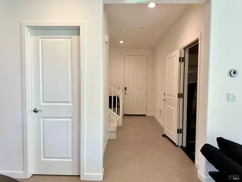 Entry Way - 1401 Jamboree Dr, Fairfield, CA 94533 photo 2 of 11