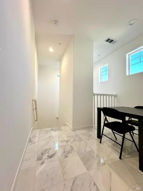 Entry Way - 1401 Jamboree Dr, Fairfield, CA 94533 photo 9 of 11
