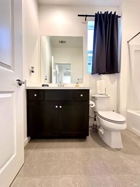 Bath - 1401 Jamboree Dr, Fairfield, CA 94533 photo 5 of 6