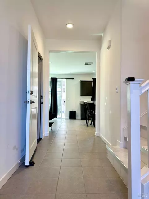 Entry Way - 1401 Jamboree Dr, Fairfield, CA 94533 photo 3 of 11