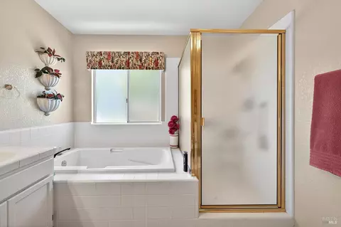 Bath - 317 Miramonte Pl, Santa Rosa, CA 95409 photo 5 of 5