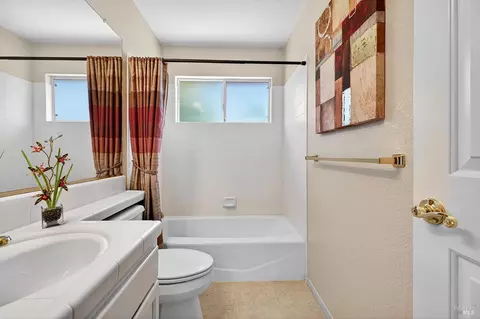 Bath - 317 Miramonte Pl, Santa Rosa, CA 95409 photo 2 of 5