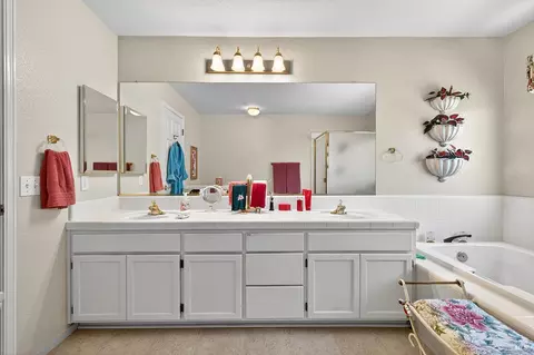 Bath - 317 Miramonte Pl, Santa Rosa, CA 95409 photo 3 of 5