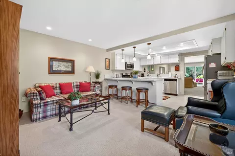 Living - 317 Miramonte Pl, Santa Rosa, CA 95409 photo 3 of 4