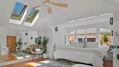 Bedroom - 2 Lower Crescent Ave, Sausalito, CA 94965 photo 1 of 3