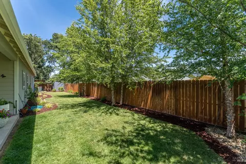 Exterior - 1051 Helen Ave, Ukiah, CA 95482 photo 5 of 12