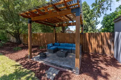 Exterior - 1051 Helen Ave, Ukiah, CA 95482 photo 11 of 12