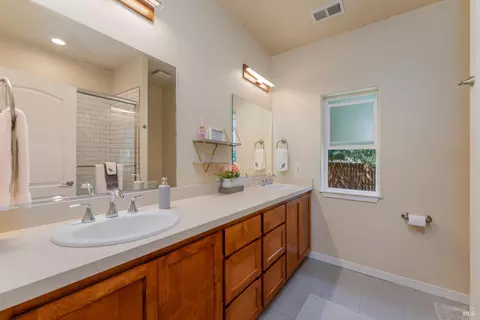 Bath - 1051 Helen Ave, Ukiah, CA 95482 photo 2 of 2
