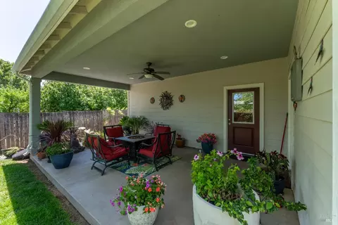 Exterior - 1051 Helen Ave, Ukiah, CA 95482 photo 7 of 12