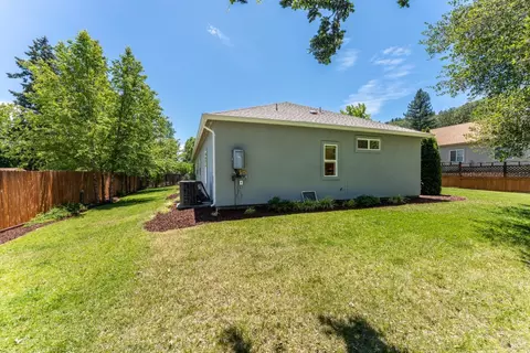Exterior - 1051 Helen Ave, Ukiah, CA 95482 photo 9 of 12