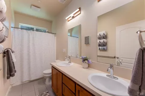 Bath - 1051 Helen Ave, Ukiah, CA 95482 photo 1 of 2