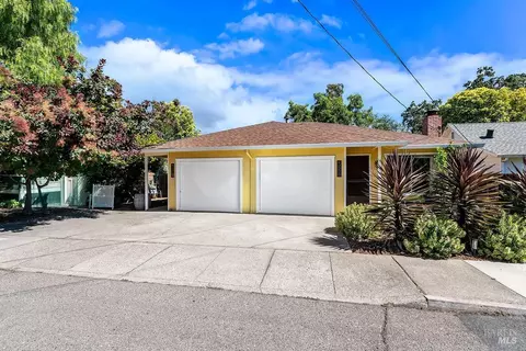 327 Plaza St, Healdsburg, CA 95448