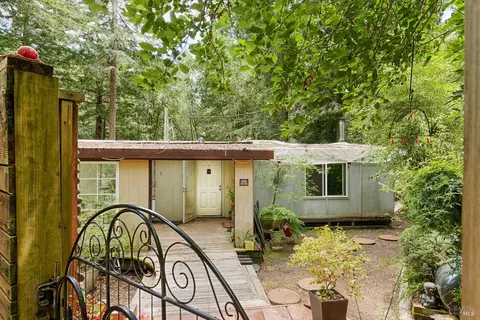 7 Magic Mountain Rd, Cazadero, CA 95421