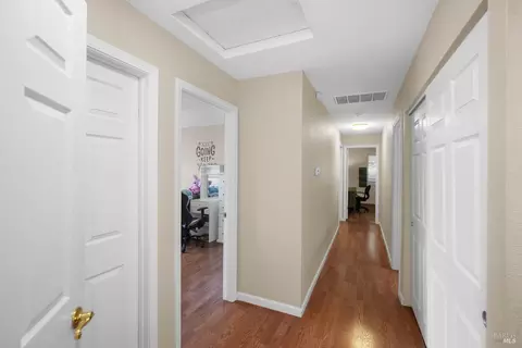 Entry Way - 2496 E Atlantic Ave, Fairfield, CA 94533 photo 6 of 7