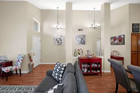 Entry Way - 2496 E Atlantic Ave, Fairfield, CA 94533 photo 3 of 7
