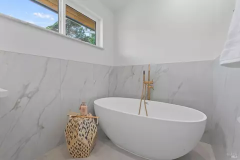 Bath - 50 Birch St, Mill Valley, CA 94941 photo 3 of 8