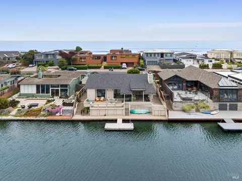 279 Seadrift Rd, Stinson Beach, CA 94970
