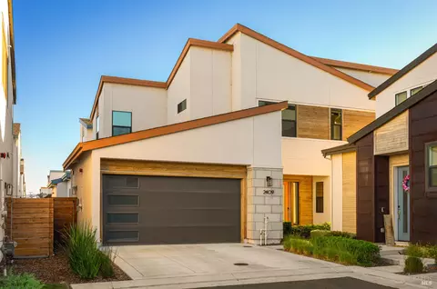 Exterior - 2409 Waterside Dr, Fairfield, CA 94533 photo 5 of 18