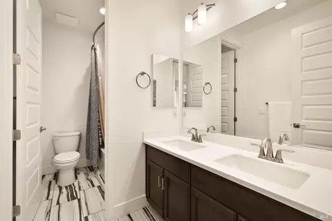 Bath - 2409 Waterside Dr, Fairfield, CA 94533 photo 6 of 7