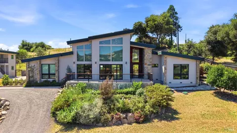 5363 Wilshire Dr, Santa Rosa, CA 95404