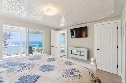 Bedroom - 23430 Highway 1, Jenner, CA 95450 photo 3 of 4