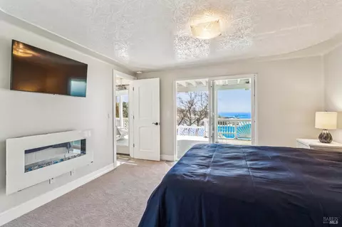 Bedroom - 23430 Highway 1, Jenner, CA 95450 photo 1 of 4