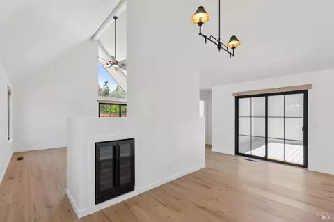 Living - 762 Crocus Dr, Sonoma, CA 95476 photo 2 of 7