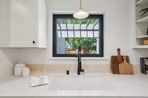 Kitchen - 762 Crocus Dr, Sonoma, CA 95476 photo 4 of 5