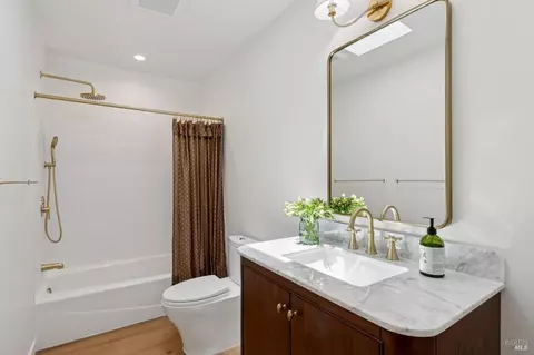 Bath - 762 Crocus Dr, Sonoma, CA 95476 photo 5 of 7