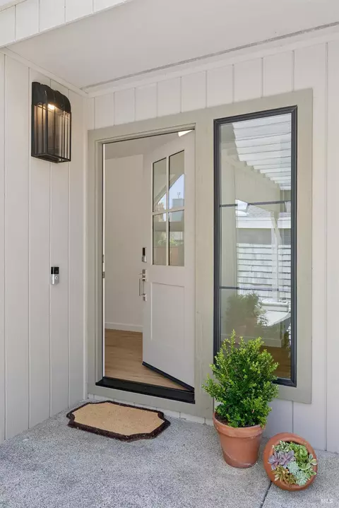 Entry Way - 762 Crocus Dr, Sonoma, CA 95476 photo 2 of 5