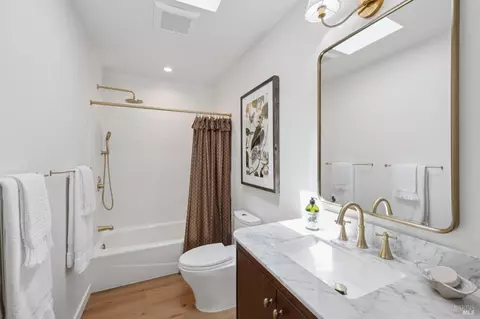 Bath - 762 Crocus Dr, Sonoma, CA 95476 photo 3 of 5