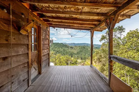 18700 Scenic Dr, Redwood Valley, CA 95470