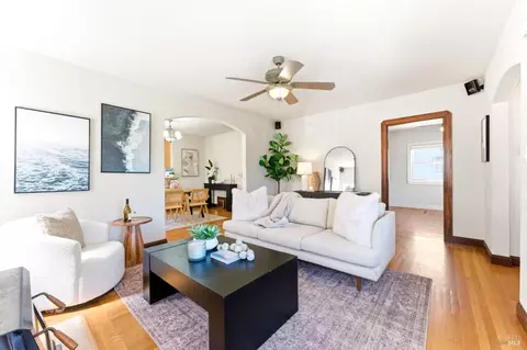 Living - 729 First St, Rodeo, CA 94572 photo 2 of 4