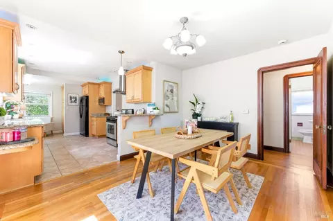 Dining - 729 First St, Rodeo, CA 94572 photo 2 of 4