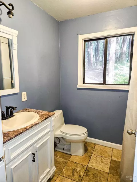 Bath - 4030 Ridge Cir, Willits, CA 95490 photo 1 of 4