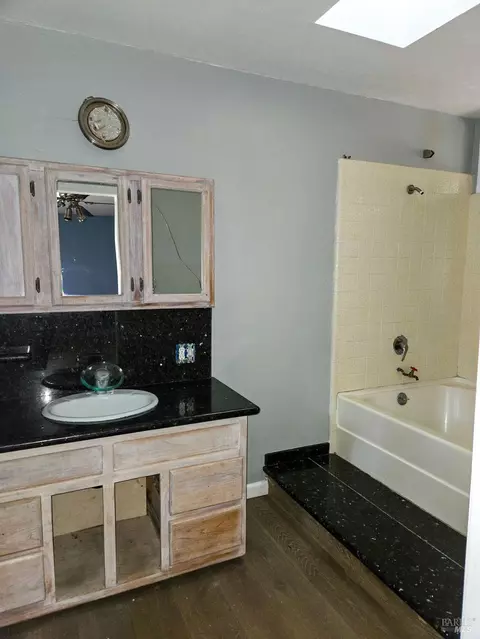 Bath - 4030 Ridge Cir, Willits, CA 95490 photo 4 of 4