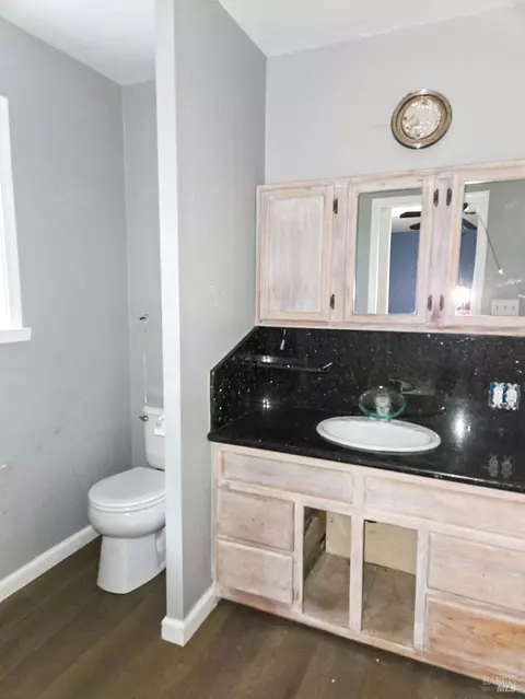 Bath - 4030 Ridge Cir, Willits, CA 95490 photo 3 of 4