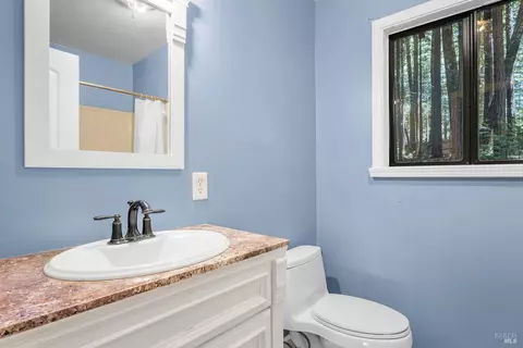 Bath - 4030 Ridge Cir, Willits, CA 95490 photo 1 of 2