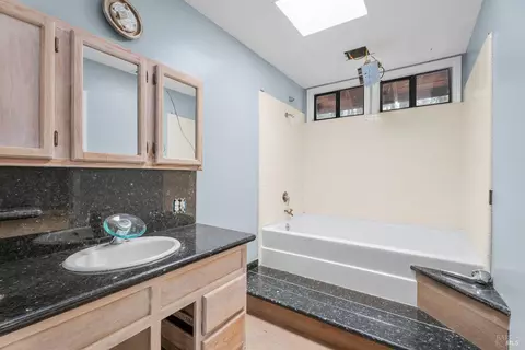 Bath - 4030 Ridge Cir, Willits, CA 95490 photo 2 of 2